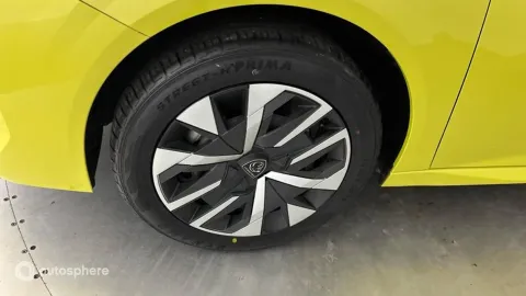 Car image 20