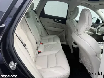 Car image 40