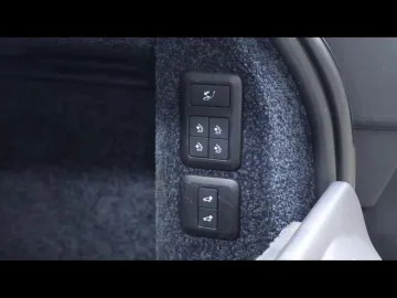 Car image 32