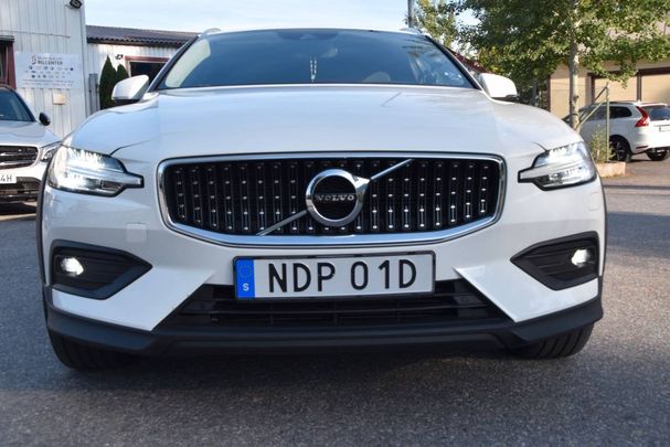 Volvo V60 Cross Country D4 AWD Geartronic Momentum 140 kW image number 3