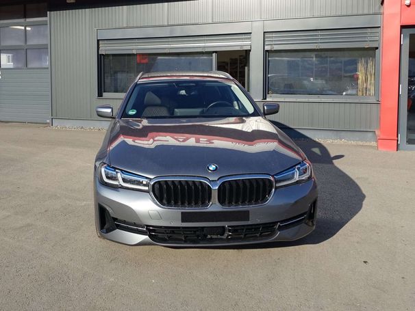 BMW 530i Touring xDrive 185 kW image number 2