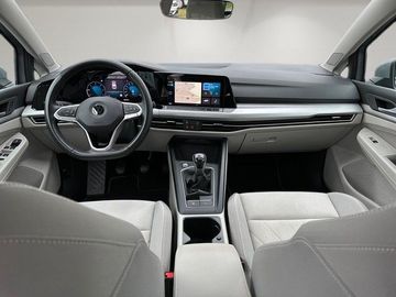 Car image 17