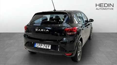 Car image 5