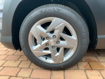 Car image 13