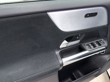 Car image 40