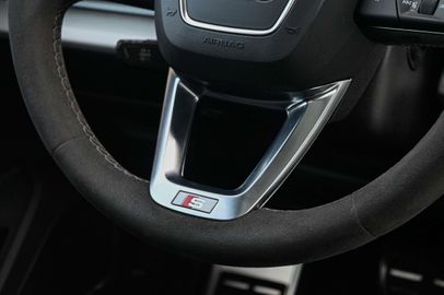 Car image 37