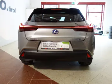 Car image 5