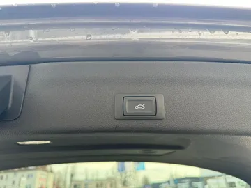 Car image 32