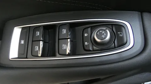 Car image 24