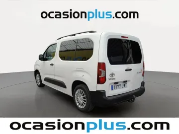 Car image 4