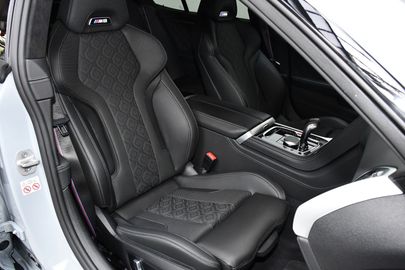 Car image 30