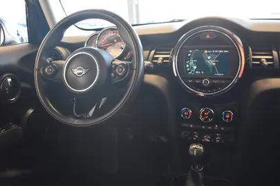 Car image 29