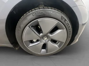 Car image 35