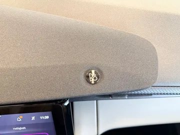 Car image 26