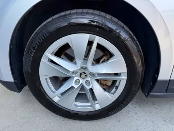 Car image 38