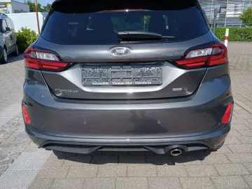 Car image 30