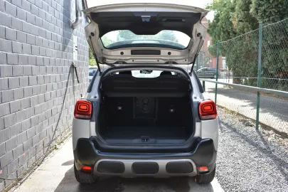 Car image 26