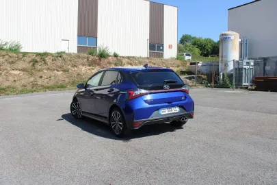 Car image 5
