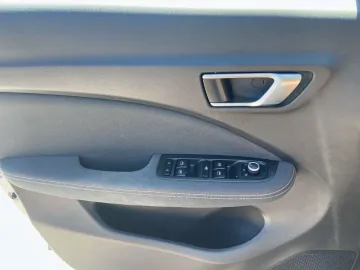Car image 29
