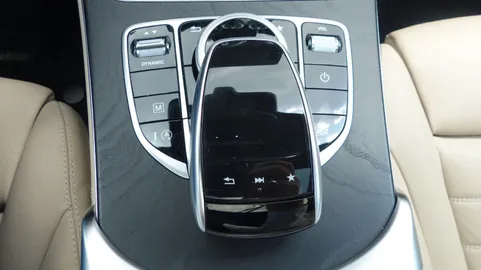 Car image 26