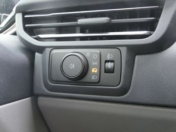 Car image 32