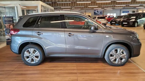 Car image 3