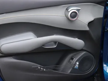 Car image 32