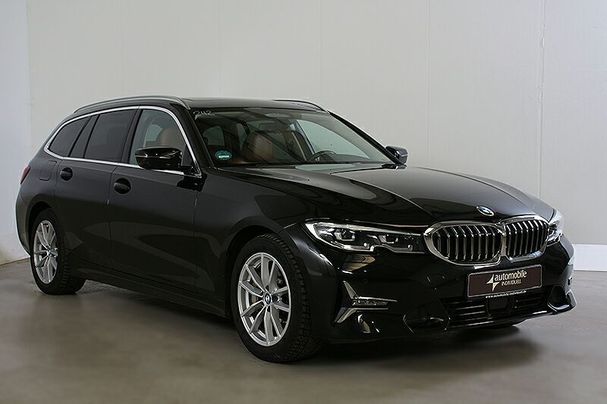 BMW 330i Touring Luxury Line 190 kW image number 2