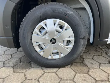 Car image 33