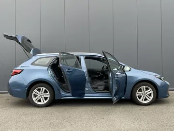 Car image 26