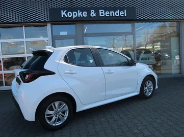 Car image 4