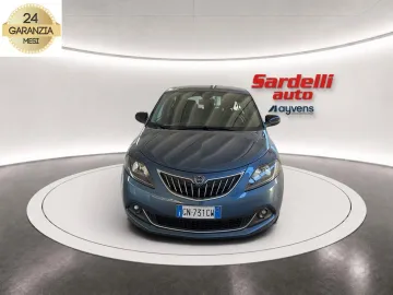 Car image 3