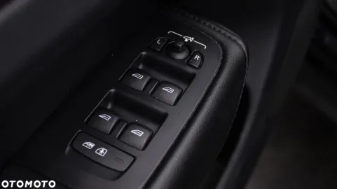 Car image 35