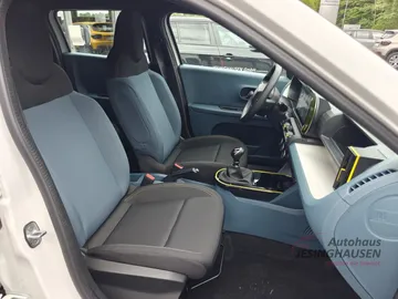 Car image 35