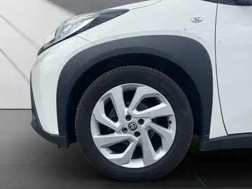 Car image 21