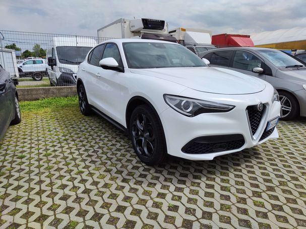 Alfa Romeo Stelvio 2.2 Super 118 kW image number 2