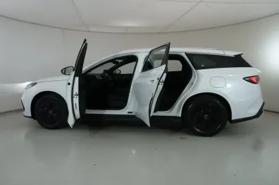 Car image 33