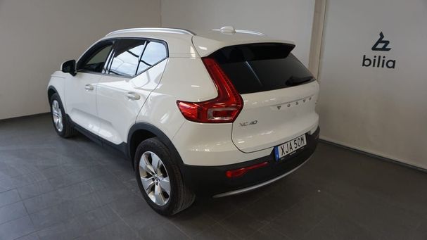 Volvo XC40 D3 AWD Momentum 111 kW image number 2