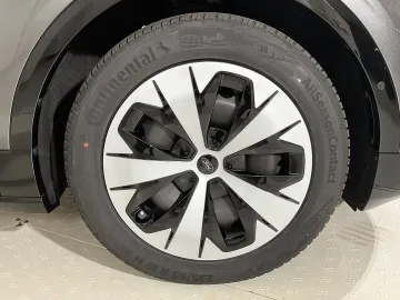 Car image 32