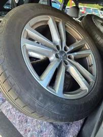 Car image 26