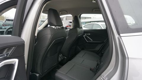 Car image 26