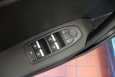 Car image 38