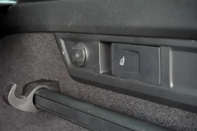 Car image 36