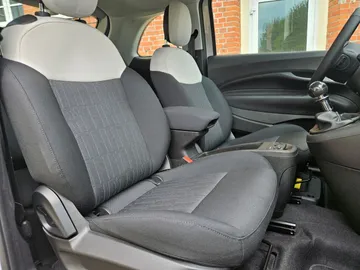 Car image 14