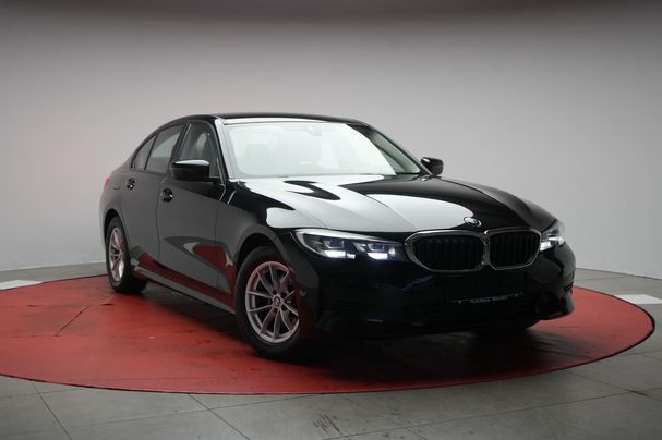 BMW 320i Advantage 135 kW image number 2