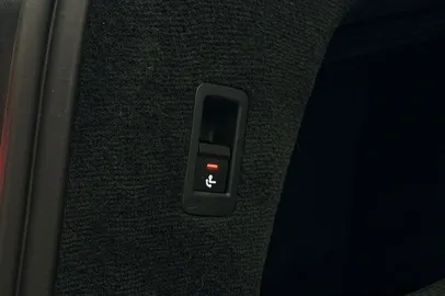 Car image 38