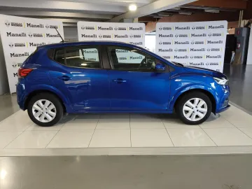 Car image 4