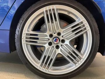 Car image 27