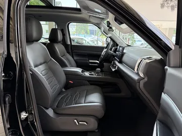 Car image 27