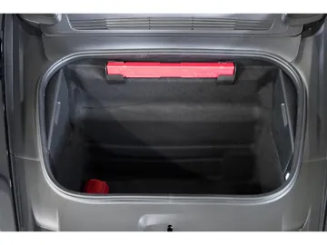 Car image 32